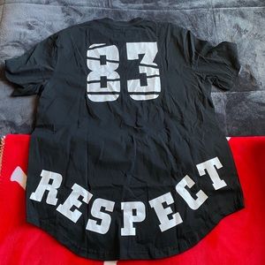 T-shirt with curved bottom